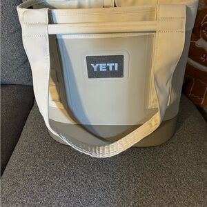 YETI Camino 20 carryall tote
